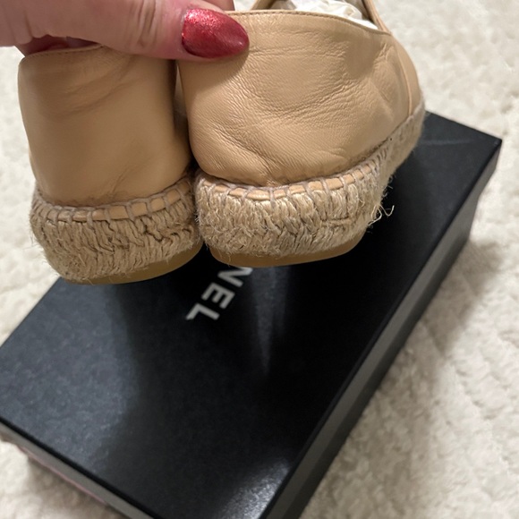CHANEL like new Rev Two-Tone Beige and Black Espadrilles - Picture 7 of 10